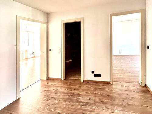 08_Flur_Wohnzimmer_Bad_Schlafzimmer.jpg - 