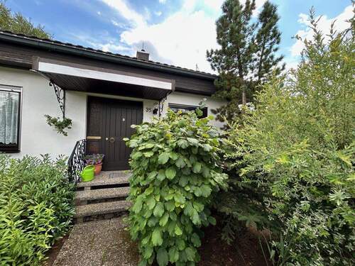 Eingang - 3 Zimmer Einfamilienhaus zum Kaufen in Neunkirchen am Brand