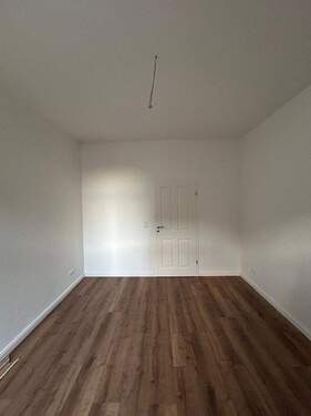 Zimmer 1 Fensterseite 2 - Etagenwohnung mit 56,80 m&sup2; in Leverkusen zur Miete