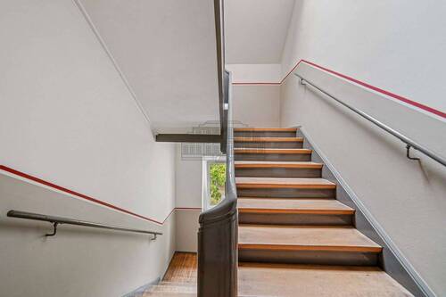 Treppenhaus - 2 Zimmer Etagenwohnung zum Kaufen in Markkleeberg