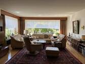 Wohnzimmer mit Blick in den Garten - 