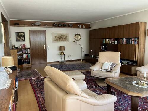 Wohnzimmer mit Blick zur Diele - 