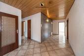 Große Wohnung sofort zum Einziehen - Preisanpassung & sofort einziehen! Große 6-Zimmer-Wohnung mit Gartenanteil & Garage in ruhiger Lage!