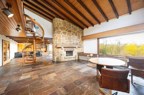 Wohnzimmer - 8 Zimmer Einfamilienhaus zum Kaufen in Backnang