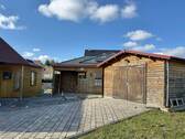 Garagengebäude und Gartenhaus - 3 Zimmer Einfamilienhaus in Grabfeld