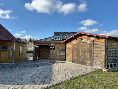 Garagengebäude und Gartenhaus - 3 Zimmer Einfamilienhaus in Grabfeld