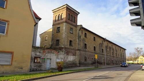 Altes Gutshaus mit Turm u.Scheunentrakt - 