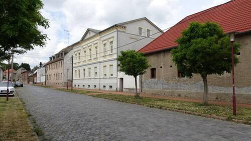 Saniertes Mehrfamilienhaus u.Nebengebäude - 