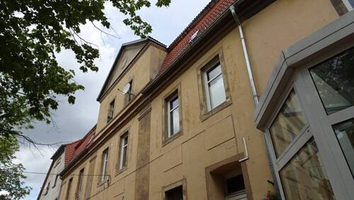 Altes Gutshausgebäude Straßenansicht - 3 Zimmer Mehrfamilienhaus, Wohnhaus zum Kaufen in Osternienburger Land - Kleinpaschleben