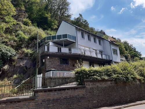 Vorder-Seitenansicht - Einfamilienhaus mit 157,00 m&sup2; in Bad Bertrich zum Kaufen