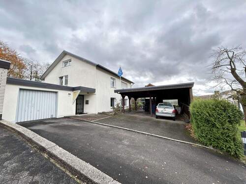 Frontansicht_geschwärzt - Freistehendes Einfamilienhaus mit Anbau, Garage, Doppelcarport und Garten in Warburg-Rimbeck