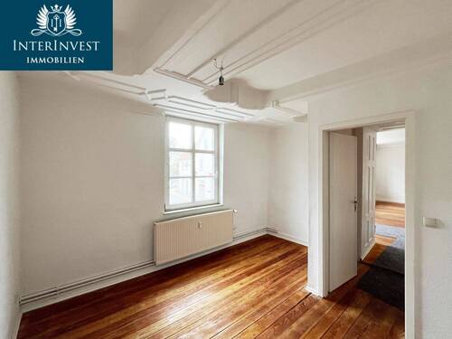 Kleines Zimmer Blick Richtung Flur und WZ - 