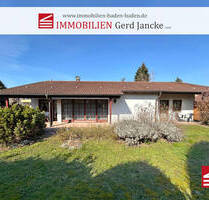Ottersweier, Bungalow auf großem Grundstück mit Hof, Garten und zwei Garagen!