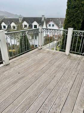 Balkon (Zugang v. Wohnzimmer) - 5 Zimmer Doppelhaushälfte in Niedernhausen