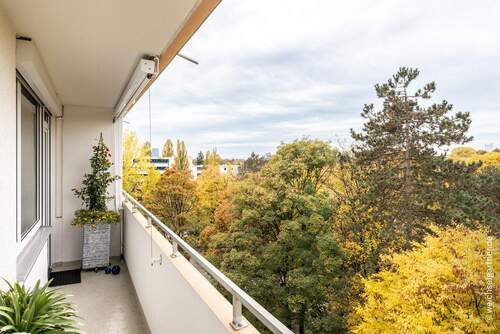 Blick vom Balkon - 3 Zimmer Etagenwohnung zum Kaufen in München