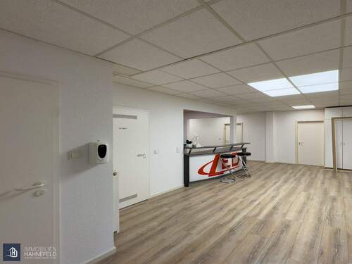 Empfang - Flexible Büro-Praxisflächen 179 m² – 1.OG, Tiefgaragenstellplätze