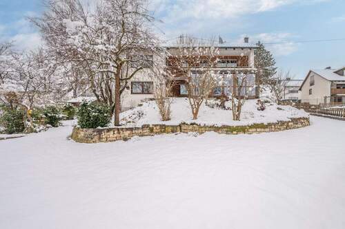 Blick_vom_Garten - AIGNER - Großes Zweifamilienhaus mit Eckgrundstück und Ausblick in ruhiger Lage