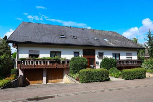 Außenansicht1.jpg - Mehrfamilienhaus mit großzügiger Wohnfläche und großem Grundstück in Breisach am Rhein !