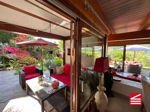 seitliche Terrasse vor Essbereich - 