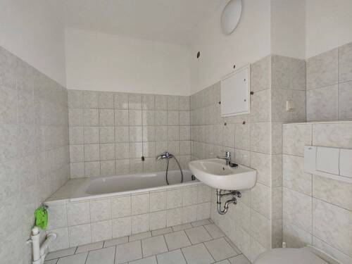 Bad mit Wanne - 