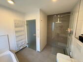 Badezimmer - 3 Zimmer Etagenwohnung in Hallstadt