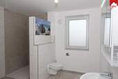 Badezimmer mit Dusche - 