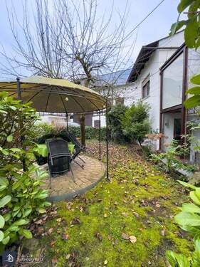 Vorgarten/Vorderhaus/Überdachter Freisitz - 