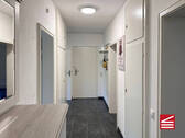 Flur, Blick in Richtung Eingangstür - 3 Zimmer Etagenwohnung in Baden-Baden