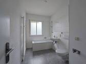 Tageslichtbad mit Wanne - 