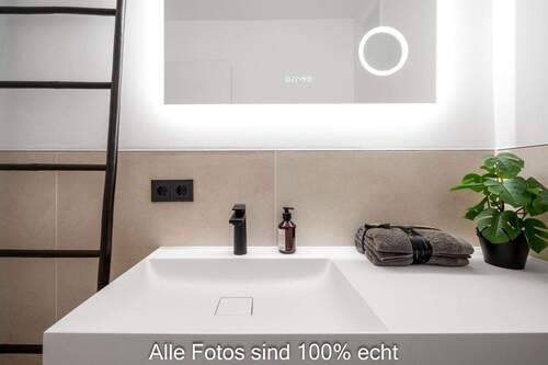 Gäste WC mit Schminkplatz - 