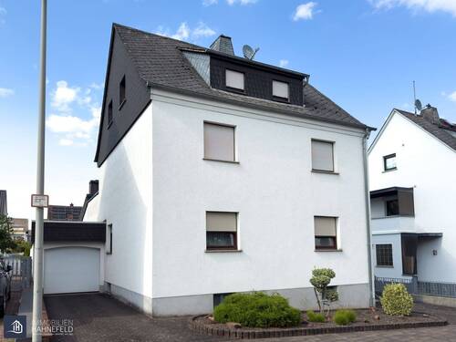 Objektansicht von der Straße - 6 Zimmer Einfamilienhaus zum Kaufen in Elz