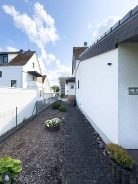 Seitliche Objektansicht/Wohnhausanbau - 6 Zimmer Einfamilienhaus in Elz