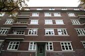 Hausansicht - 2 Zimmer Wohnung am Lattenkamp - mit Potenzial zur Neugestaltung über den Dächern von Winterhude