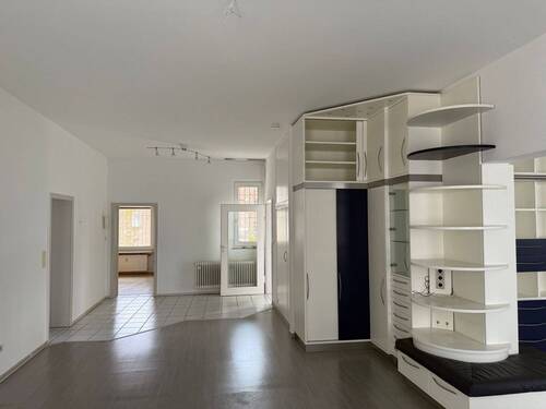 Wohnzimmer Bild 2 - Exklusive 3 Zimmer Wohnung mit Terrasse in der Innenstadt