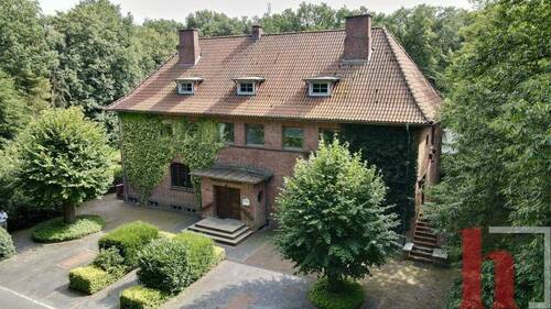 Straßenansicht - Besonderes Anwesen im Außenbereich von Lohne (Brägel)