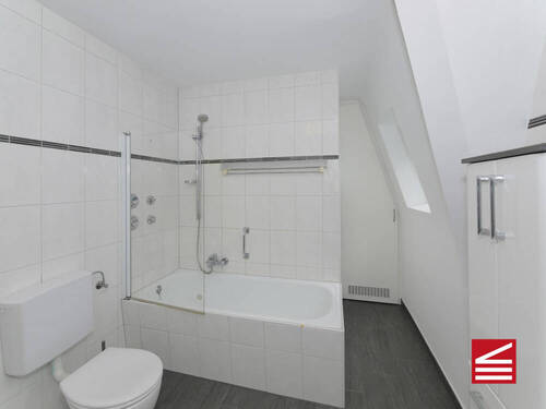 Hauptbad - Teilansicht II - Etagenwohnung mit 132,00 m² in Baden-Baden zum Kaufen