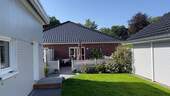 2 Haus Aussenansicht_13.jpg - Bungalow 2018, barrierefrei, ca.124 qm Wfl. (Ausbaureserve) auf 1111 qm Grund,mit Nebengebäuden (Werkstatt und CarportGarage), 3 Terrassen