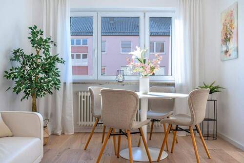Wohnzimmer - Bild 3 - 4 Zimmer Etagenwohnung in Königsbrunn