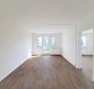 Wohnzimmer Blick Schlafzimmer - Wohlfühlen pur: Saniertes Zuhause mit Balkon und ruhiger Lage im Erdgeschoss