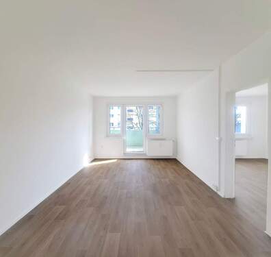 Wohnzimmer Blick Schlafzimmer - Wohlfühlen pur: Saniertes Zuhause mit Balkon und ruhiger Lage im Erdgeschoss