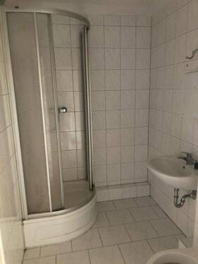 Badezimmer mit Dusche - 1 Zimmer Etagenwohnung zur Miete in Weimar