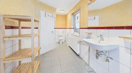 Bad Einligerwohnung - Einfamilienhaus mit 135,00 m&sup2; in Wiesbaden zum Kaufen