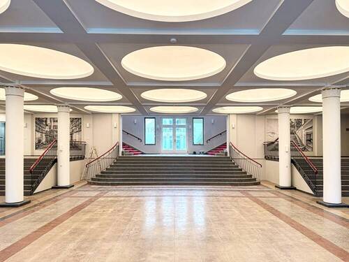 Foyer Haupteingang BT I - 