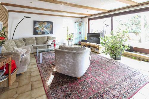 Wohnzimmer Hauptwohnung - 1 Zimmer Mehrfamilienhaus, Wohnhaus zum Kaufen in Bad Wildbad