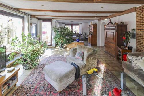 Wohnzimmer Hauptwohung - Mehrfamilienhaus, Wohnhaus in Bad Wildbad zum Kaufen
