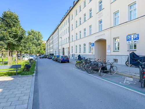 Außenansicht - *** bezugsfrei *** schön geschnittene 2-Zimmer-Wohnung in Lehel mit Nebenraum und TG-Stellplatz ***