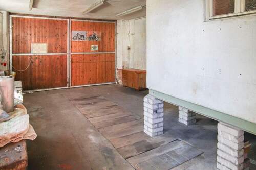 Garage mit Grube - Mehrfamilienhaus, Wohnhaus mit 118,00 m&sup2; in Margetshöchheim zum Kaufen