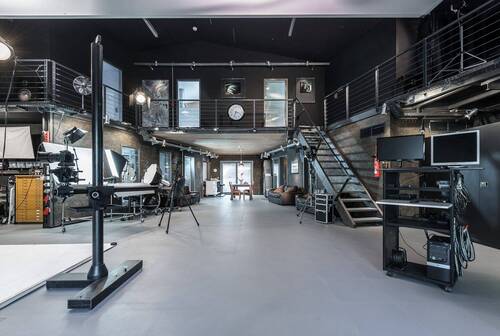 Attraktive Halle - Arbeiten und Wohnen perfekt vereint: vielseitig nutzbare Halle mit Büroräumen und Wohneinheiten