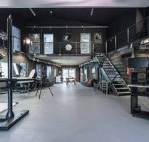 Arbeiten und Wohnen perfekt vereint: vielseitig nutzbare Halle mit Büroräumen und Wohneinheiten - Taunusstein Neuhof