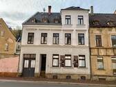 Hausansicht - Wohnhaus mit Nebengebäude im Hof !